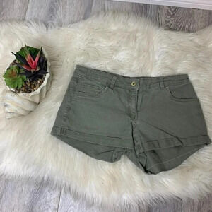 H&M army green shorts 6